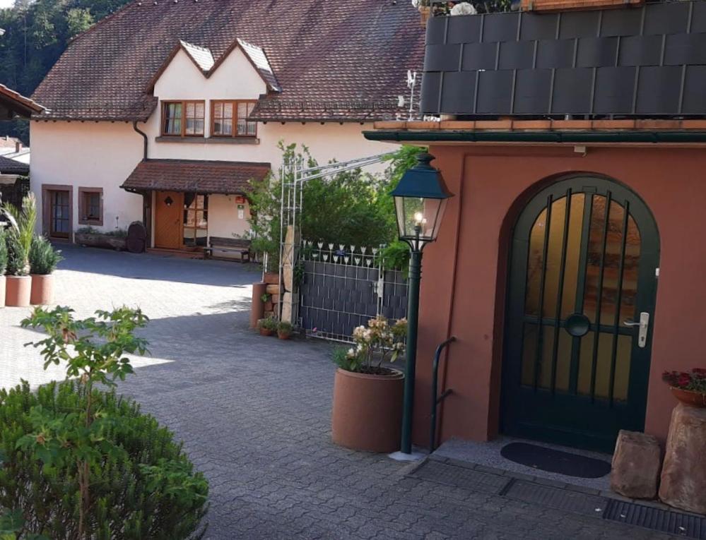 Pension - Gästehaus Zum Pfälzerwald Hinterweidenthal Exterior foto