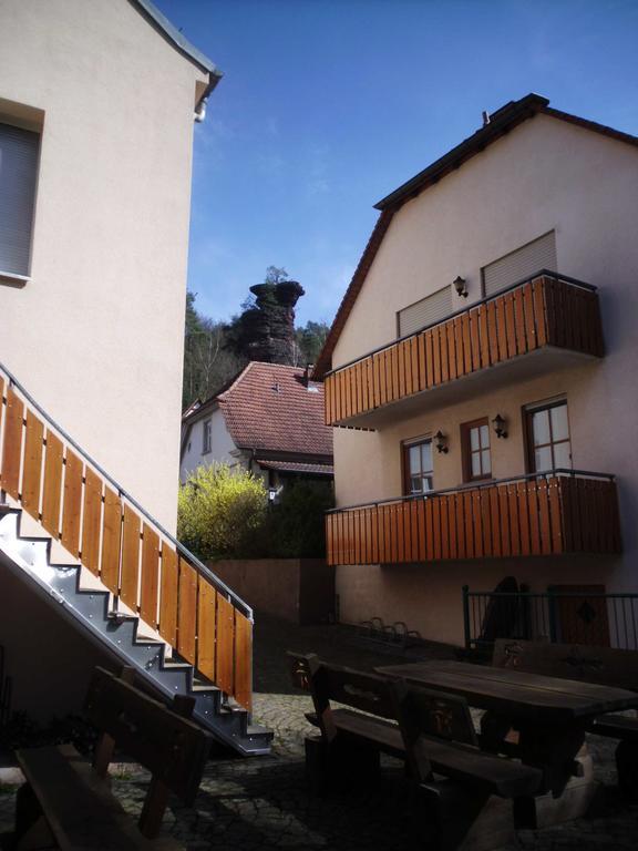 Pension - Gästehaus Zum Pfälzerwald Hinterweidenthal Exterior foto