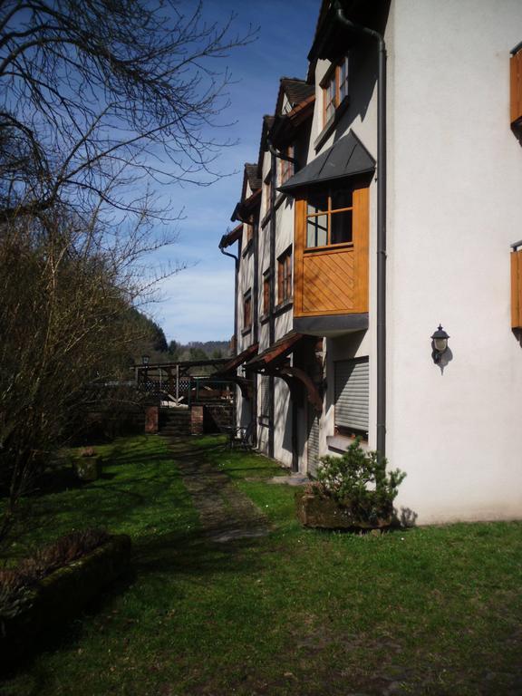 Pension - Gästehaus Zum Pfälzerwald Hinterweidenthal Exterior foto