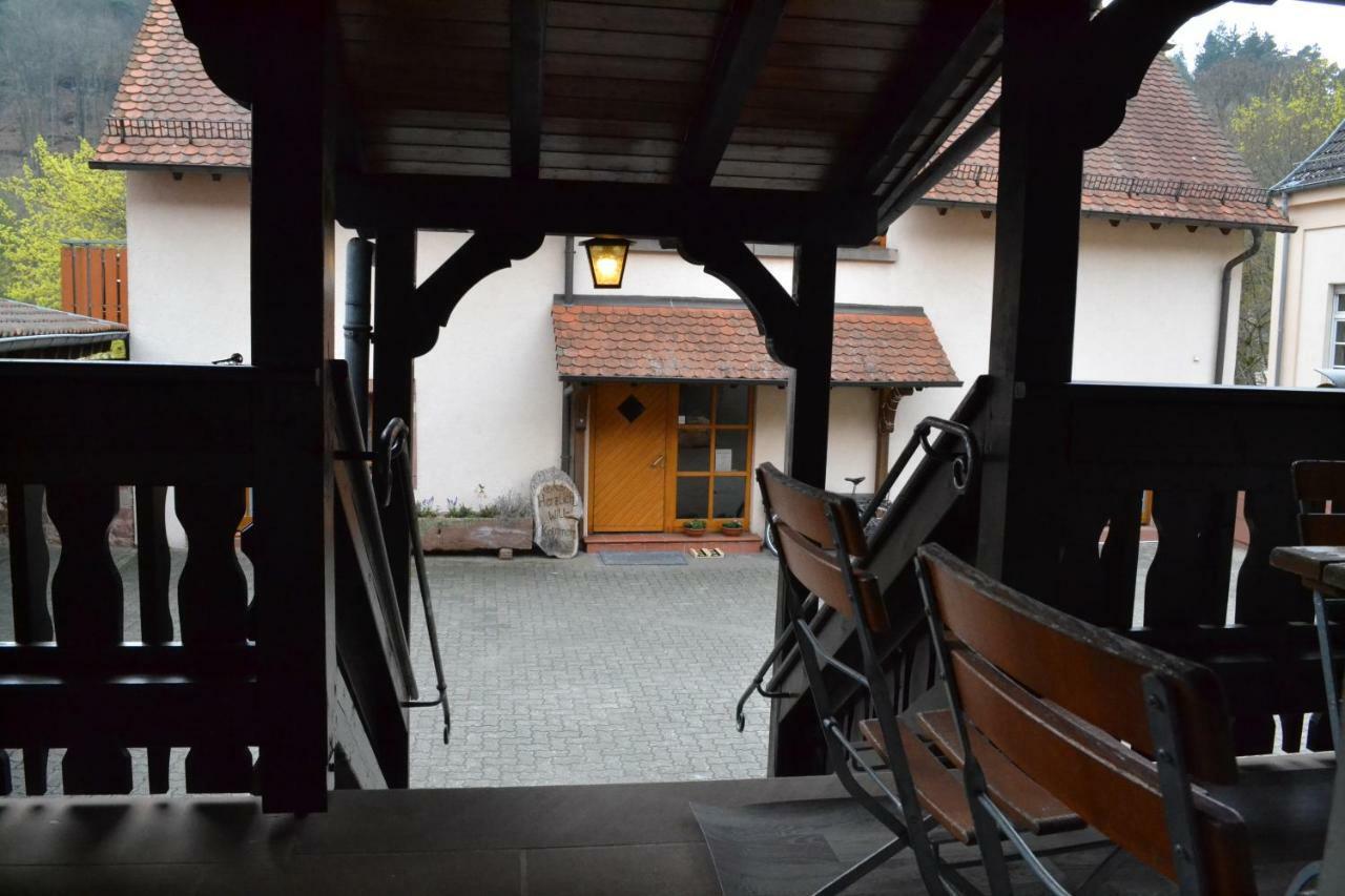 Pension - Gästehaus Zum Pfälzerwald Hinterweidenthal Exterior foto